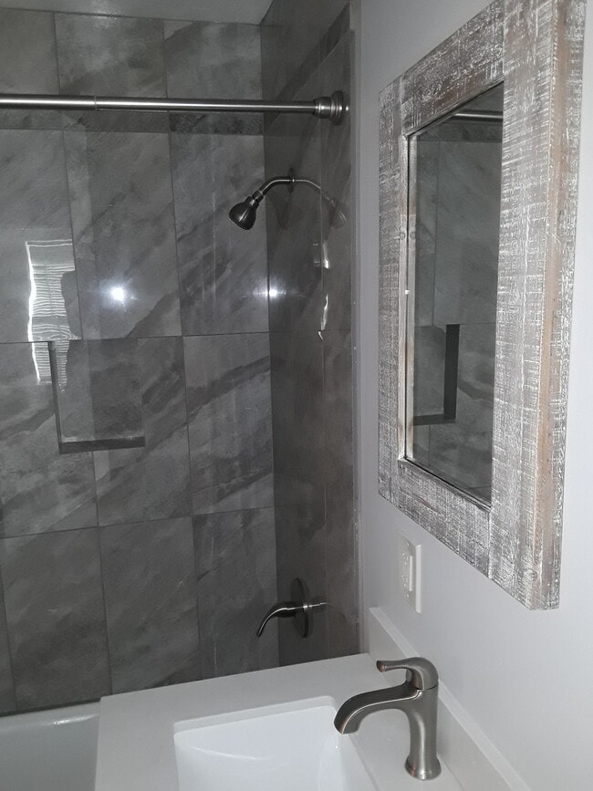 Master bath - 608 Elefa St