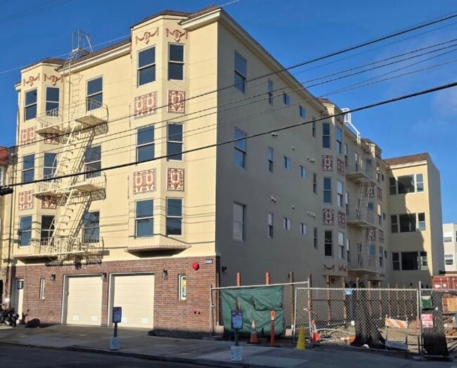 Building Photo - La Playa Apartments