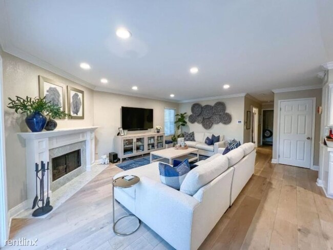 Building Photo - 4 br, 3.5 bath House - 5442 Alfonso Dr