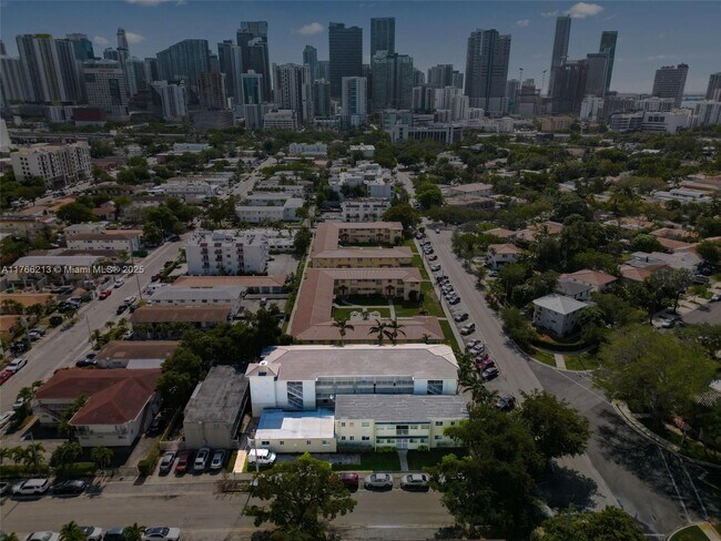 Building Photo - 695 SW 11th St