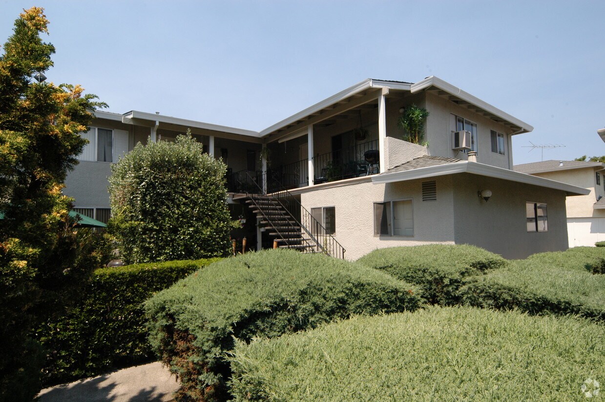 Building Photo - 1420 Essex Way