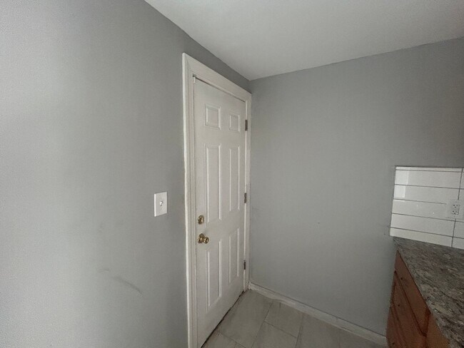 Foto del edificio - Nice 2Br house with or without voucher