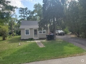 Building Photo - 805 W Friendly Ave