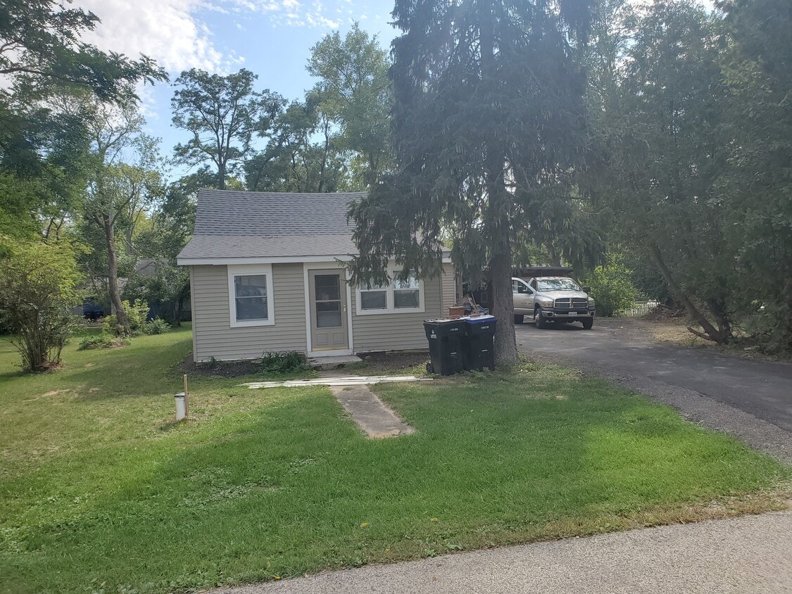 Primary Photo - 805 W Friendly Ave