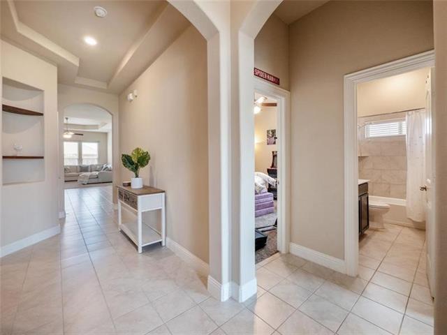 Foto del edificio - 16300 Harwood Dr