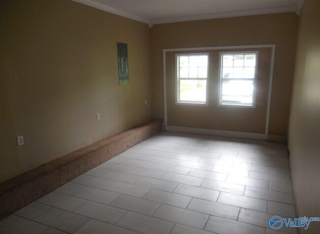 Building Photo - 4802 Avondale Cir NW