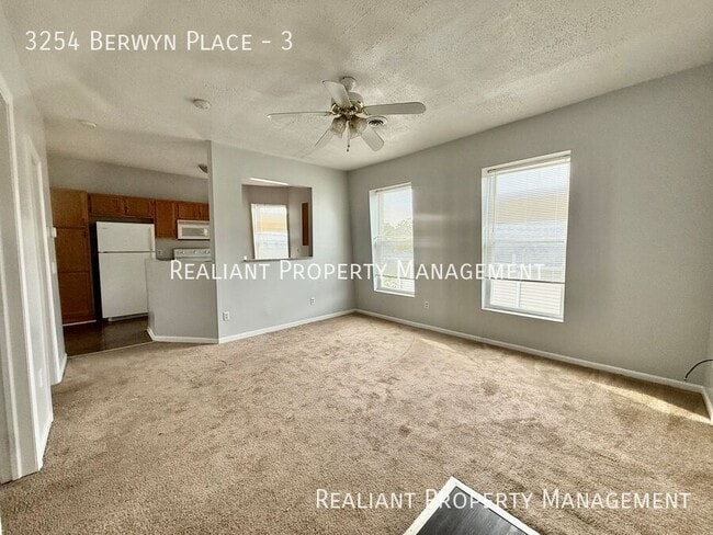Foto del edificio - 3254 Berwyn Pl