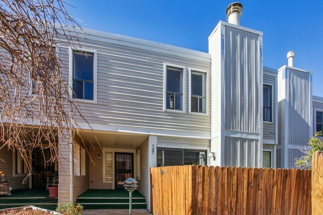 Foto del edificio - 1050 S Monaco Pky