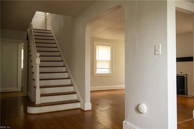 Foto del edificio - 1736 Canton Ave