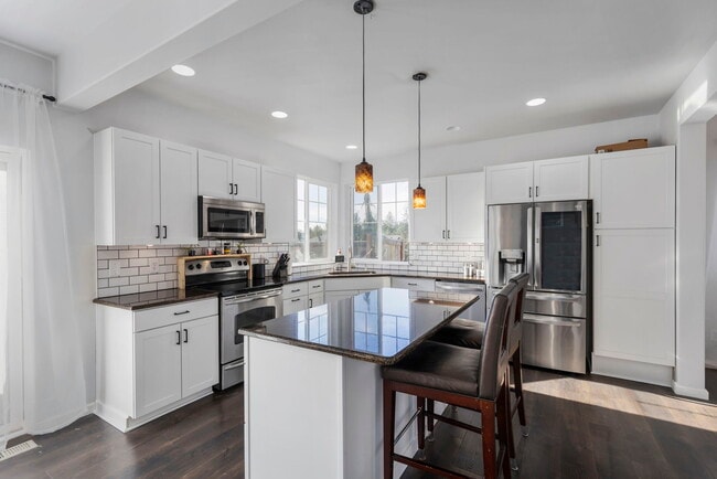 Foto del edificio - 6398 Juanita Cir NE