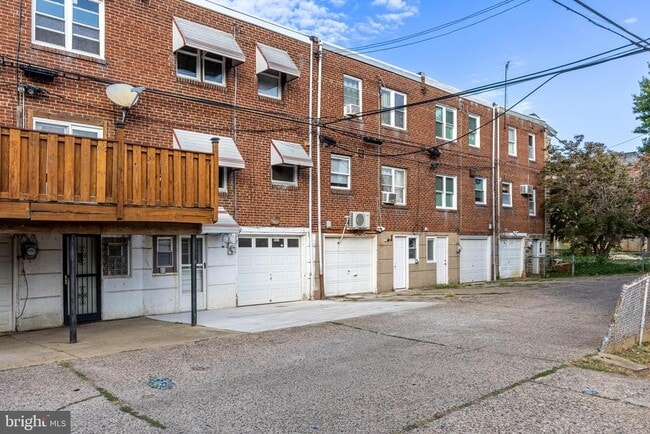 Building Photo - 1150 Devereaux Ave