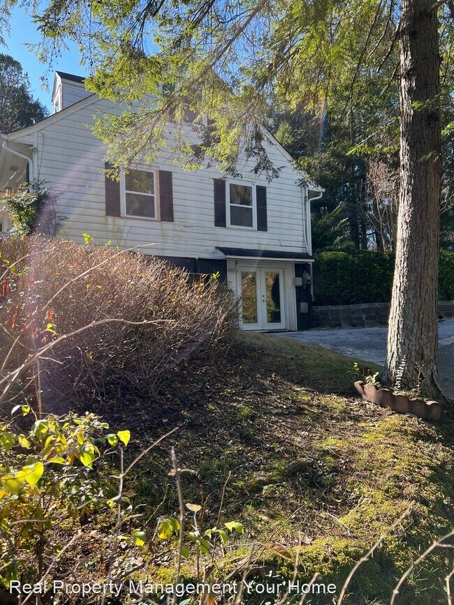Building Photo - 6 br, 3 bath House - 869 Donaldson Rd