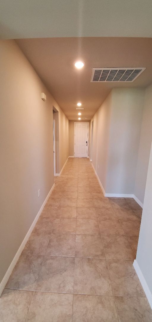 Foto del edificio - 2-YEARS OLD/LIKE NEW!!! 4-Bedroom, 2-Bathr...