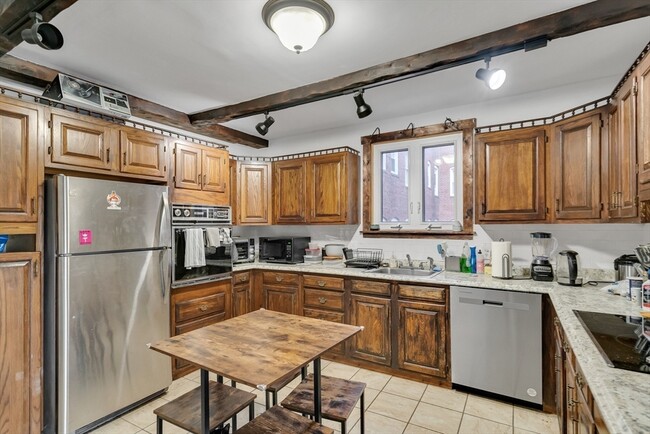 Building Photo - 98 Cypress St