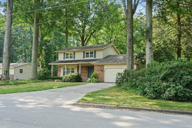 Foto del edificio - 1008 Forest Hills Dr