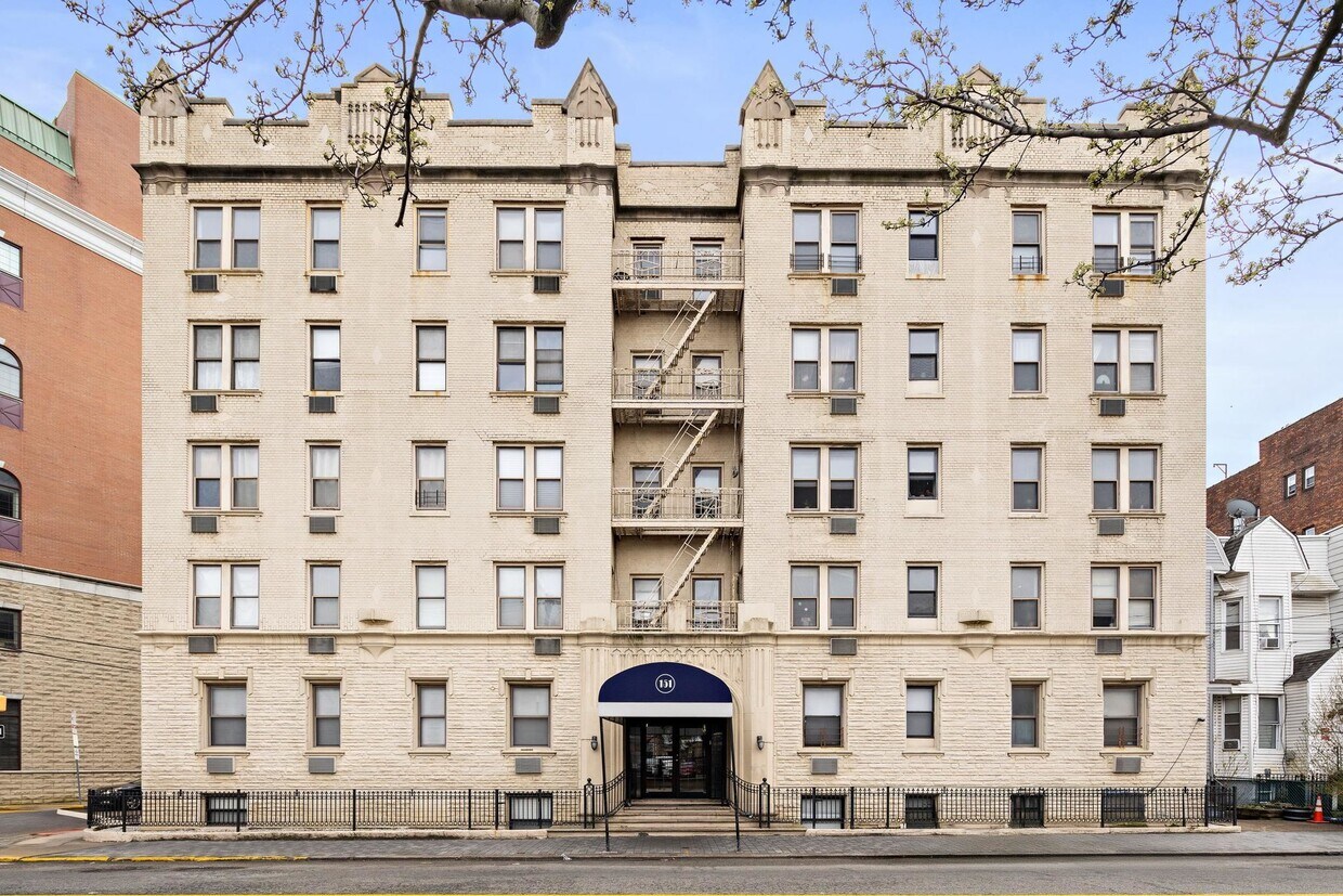 Primary Photo - 151 Sip Ave