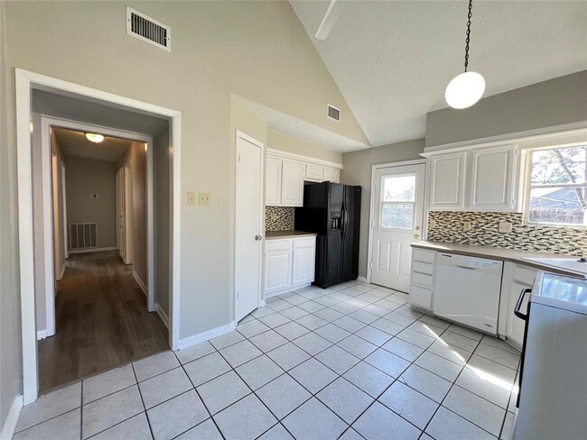 Building Photo - 23819 Creek Ridge Dr