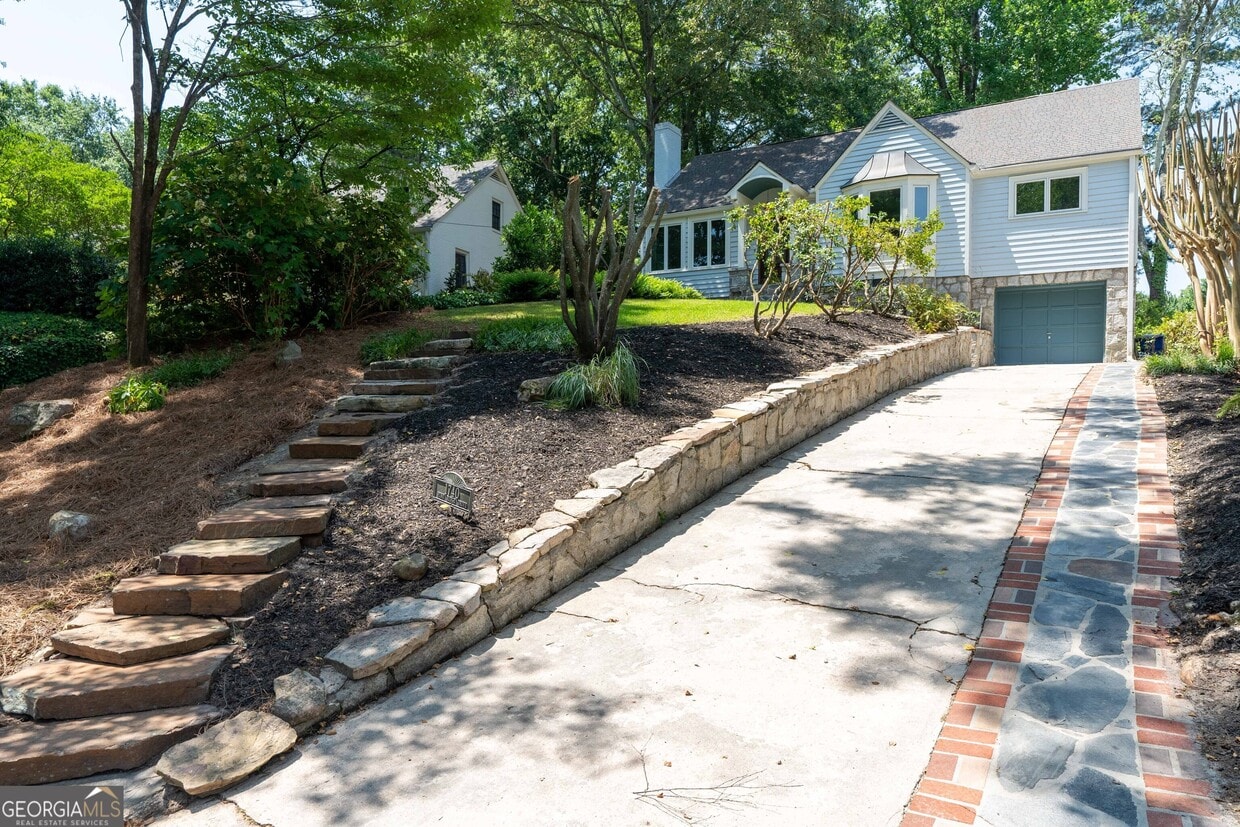 Primary Photo - 1740 Pine Ridge Dr NE