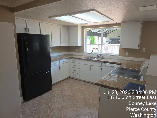 Foto del edificio - Bonney Lake - Lake Jane HOA - 3 bedroom 2 bathroom rambler home for rent - Available NOW!