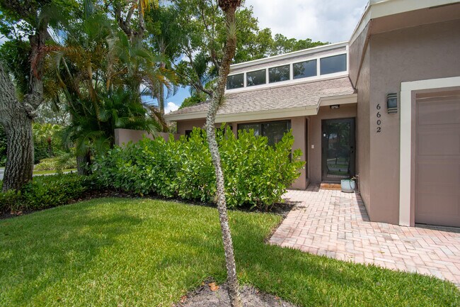 Foto del edificio - 6602 Thornhill Ct