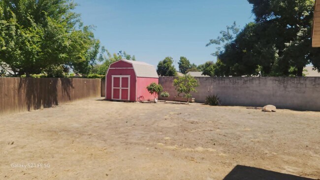 Building Photo - Immaculate 3 Bedroom 2 Bath House locate w...
