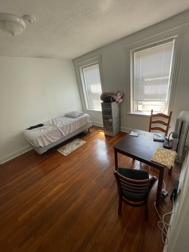 Building Photo - 380 Riverway
