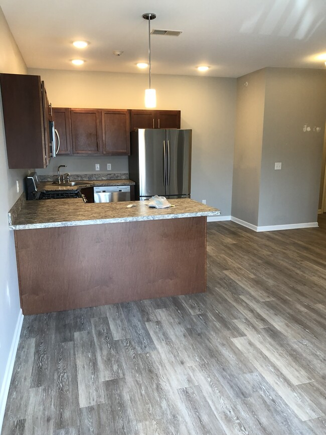 Building Photo - 1000 Eagle Ridge Cir