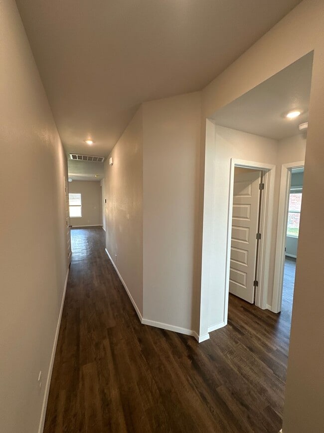 Building Photo - Now Pre-Leasing! Your Next 4-Bedroom, 2-Bath Home in Broken Arrow Awaits!