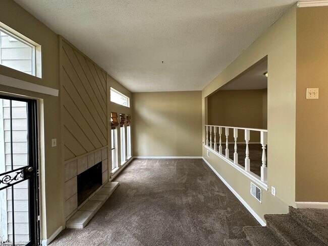 Building Photo - 2BR/2.5ba townhome! Pets allowed, addition...