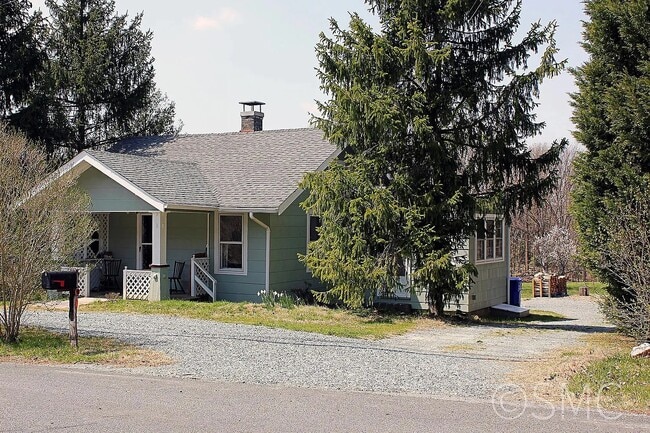 Building Photo - 1018 Quince Orchard Road