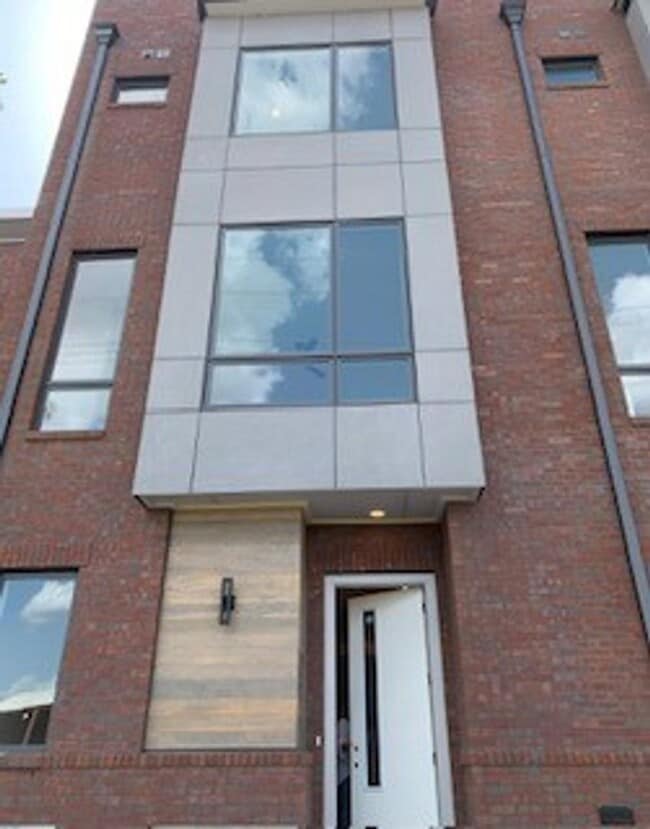 Building Photo - 1323 2nd Ave N