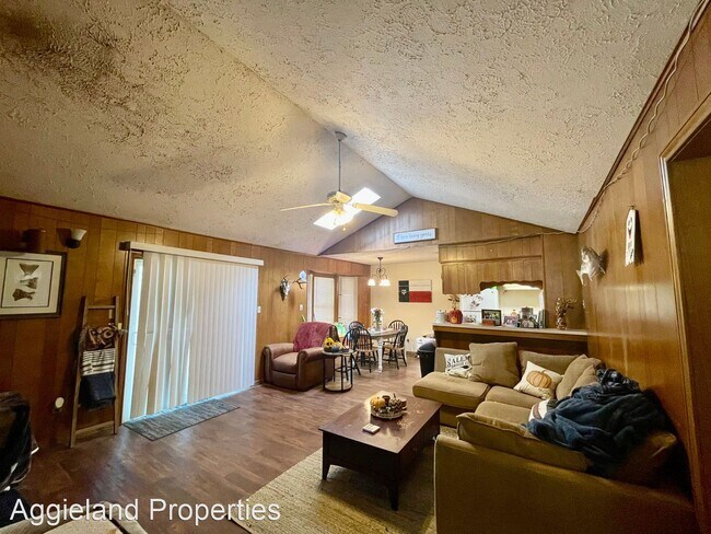 Foto del edificio - 3 br, 2 bath House - 1201 Francis
