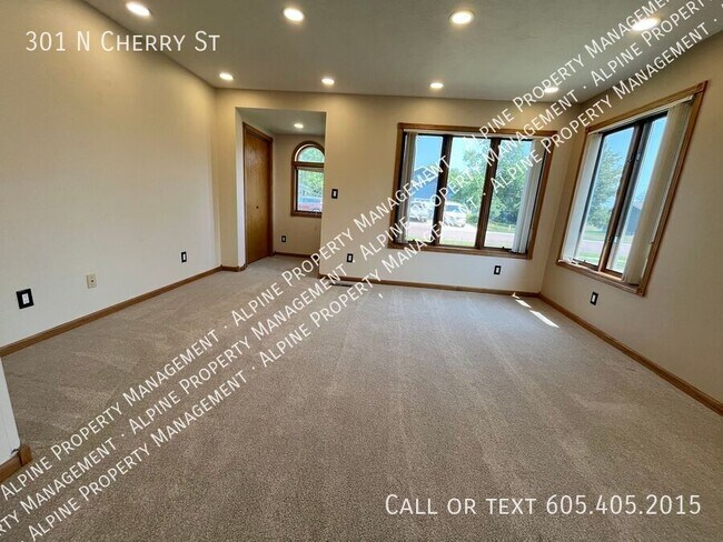 Foto del edificio - 301 N Cherry St