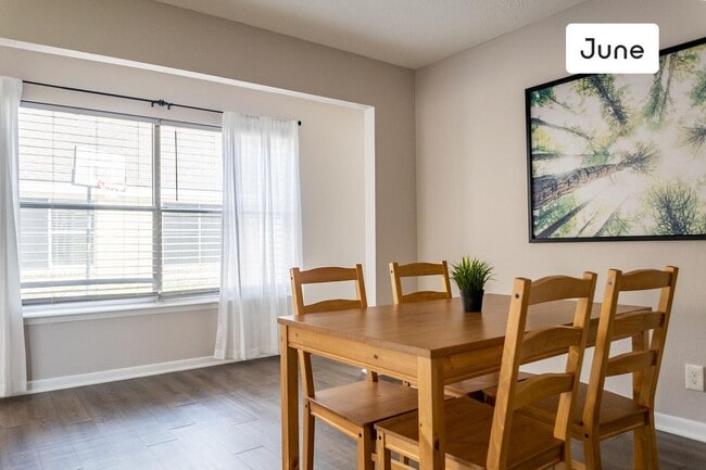 Building Photo - ROOM ONLY in 4-bed/2.0-bath Home