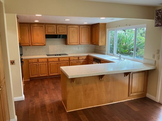 Building Photo - Charming 4 Bedroom 2 Bath 2 Story Home in ...