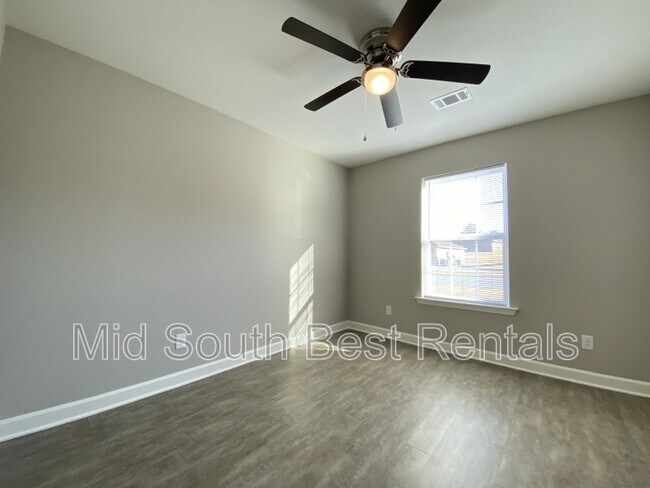Building Photo - 105 Sparrow Rd