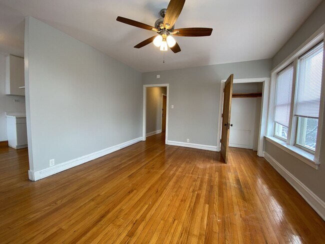 Foto del edificio - 1064 W Cornelia Ave