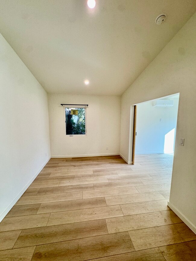 Foto del edificio - 16159 Hartsook St