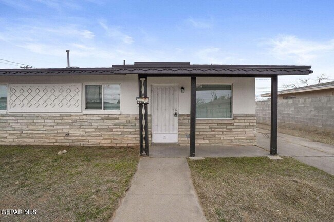 Building Photo - 5316 Saxon Dr