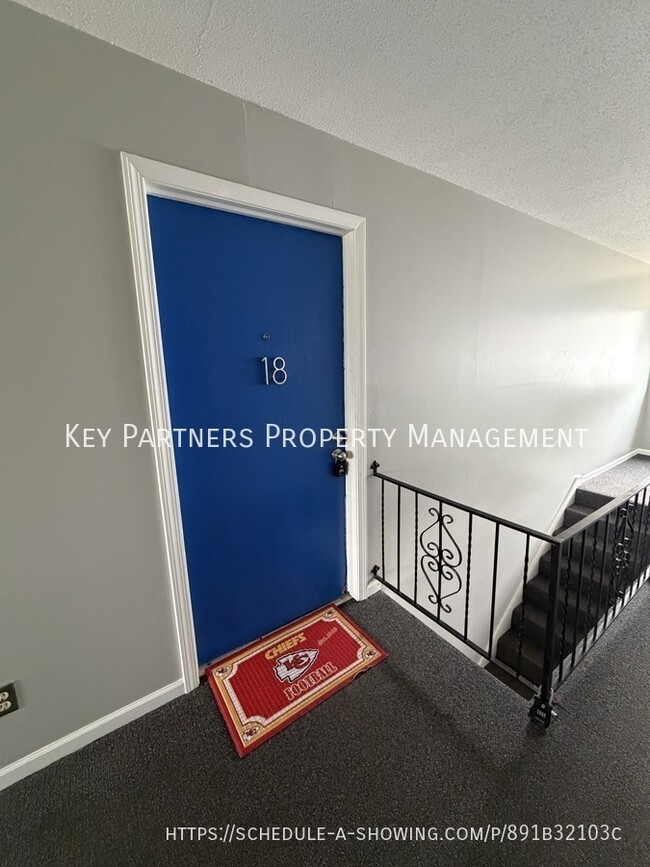 Building Photo - 8833 Glenwood Ct