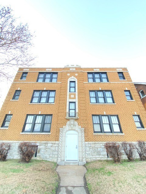 Primary Photo - 4329 S Grand Blvd
