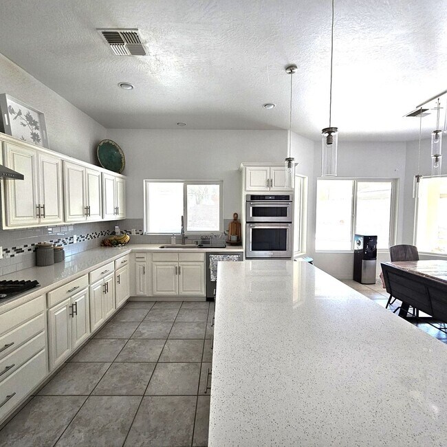 Building Photo - Custom Pool Home for Rent