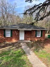 Building Photo - 2428 Crestview Dr