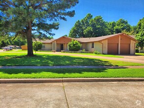 Building Photo - 301 S Ranchwood Manor Dr