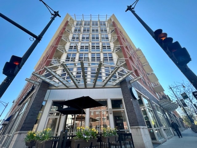 Foto del edificio - 1001 W Madison St