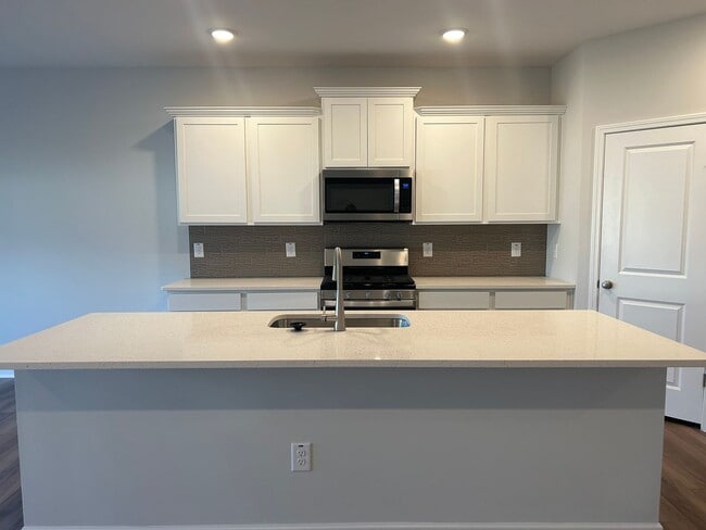 Foto del edificio - Spacious 3BR Townhome in Durham Near RTP, RDU & Downtown