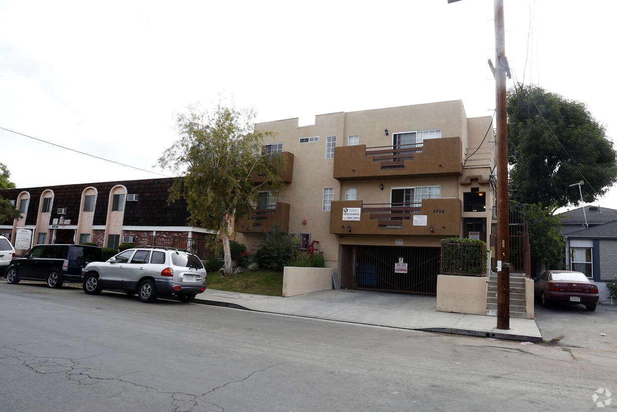 Building Photo - 6924 Vesper Ave