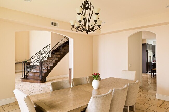 Building Photo - 4822 Valjean Ave