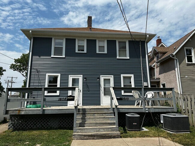 Foto del edificio - 1608-1610 12th Ave Moline, IL