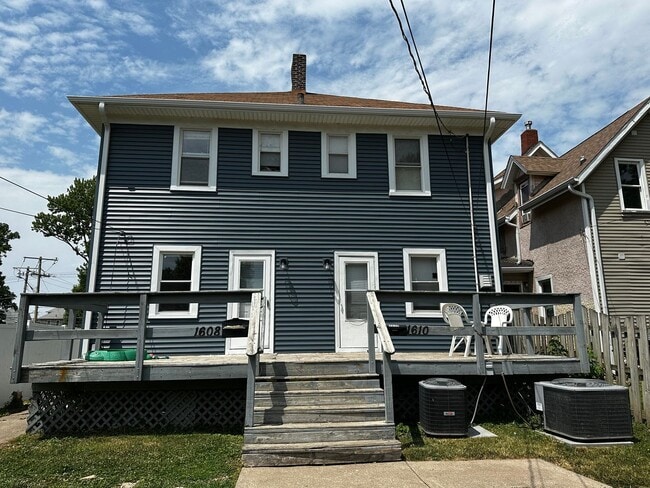 Building Photo - 1608-1610 12th Ave Moline, IL